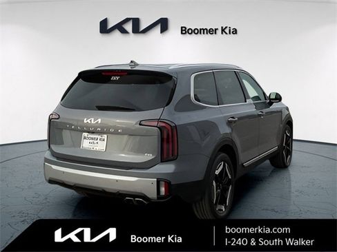 Used 2024 Kia Telluride EX w/ EX Captain's Chair Package image 5
