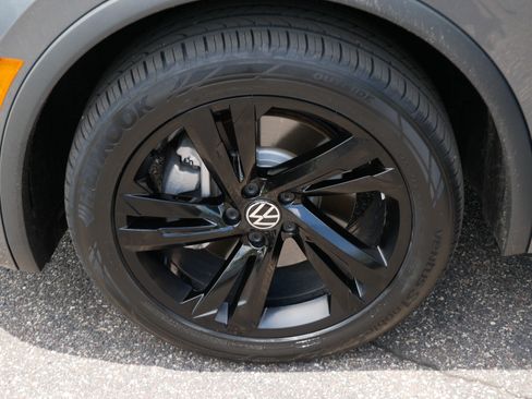 Certified 2023 Volkswagen Tiguan SE R-Line AWD/4WD image 15