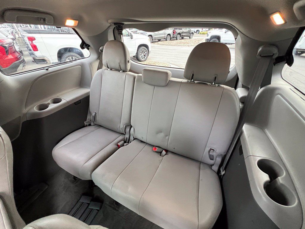 Used 2017 Toyota Sienna FWD image 20