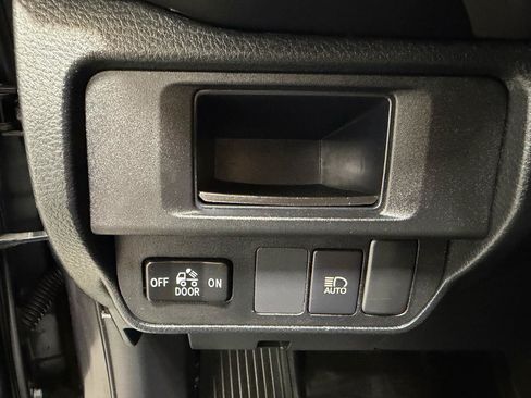 Used 2019 Toyota Tacoma SR5 AWD/4WD image 14