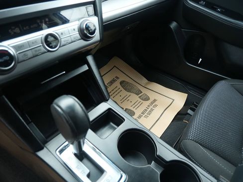 Used 2017 Subaru Outback 2.5i Premium image 14