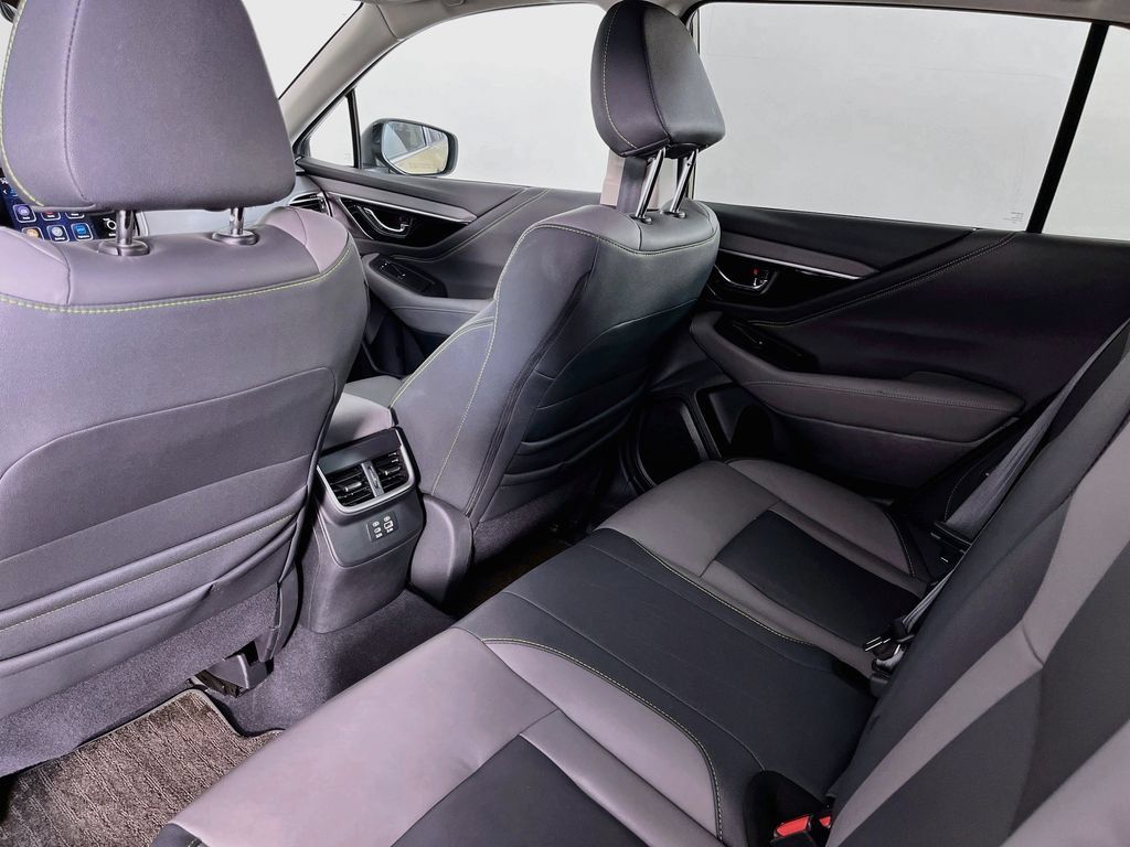 Used 2025 Subaru Outback Onyx Edition AWD/4WD image 32