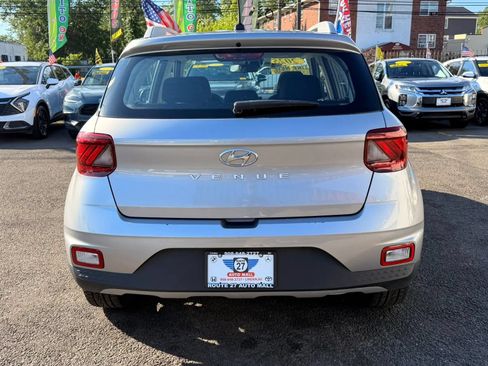 Used 2025 Hyundai Venue SEL FWD image 6