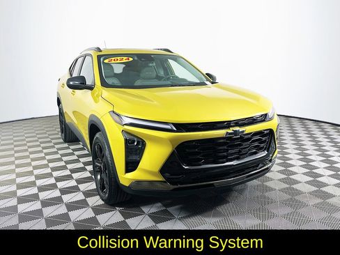 Used 2024 Chevrolet Trax ACTIV w/ Sunroof Package image 3