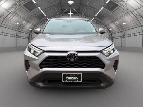 Used 2023 Toyota RAV4 LE AWD/4WD image 9
