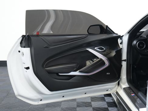 Used 2019 Chevrolet Camaro SS RWD image 21