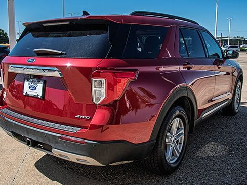 Used 2021 Ford Explorer XLT w/ Equipment Group 202A AWD/4WD image 4
