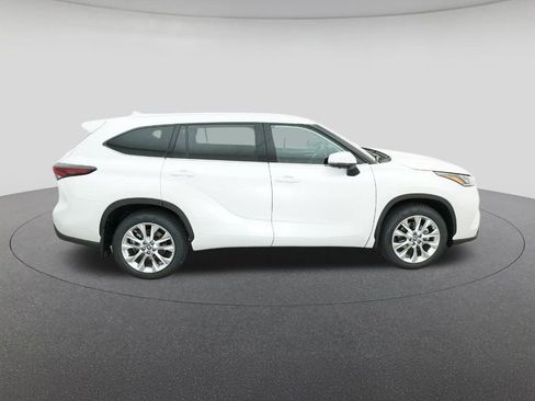 New 2026 Toyota Highlander Limited image 11