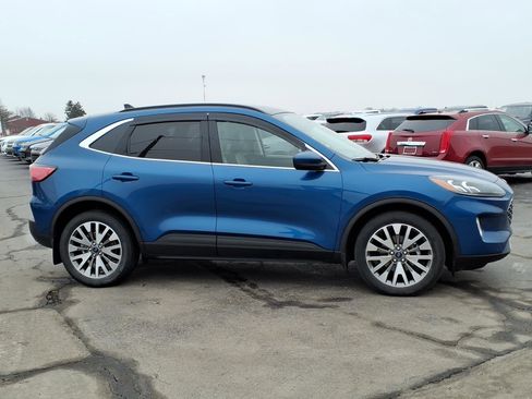 Used 2022 Ford Escape Titanium w/ Class II Trailer Tow Package image 2