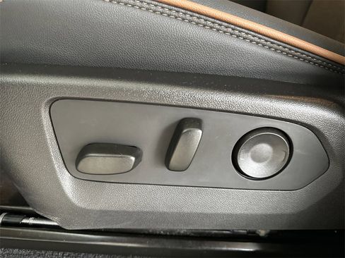 Used 2025 GMC Canyon AT4 image 14