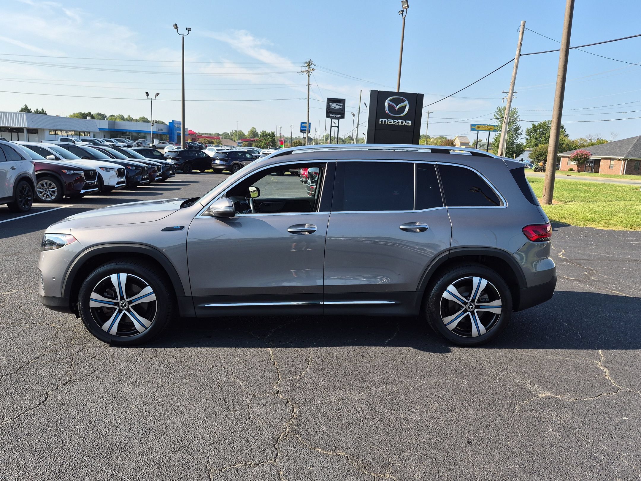 Used 2022 Mercedes-Benz EQB 350 4MATIC image 2
