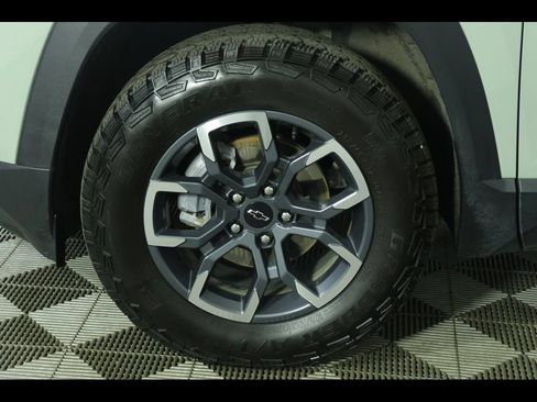 Certified 2025 Chevrolet Equinox ACTIV w/ Safety and Technology Package AWD/4WD image 8