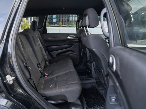 Used 2020 Jeep Grand Cherokee Laredo AWD/4WD image 21