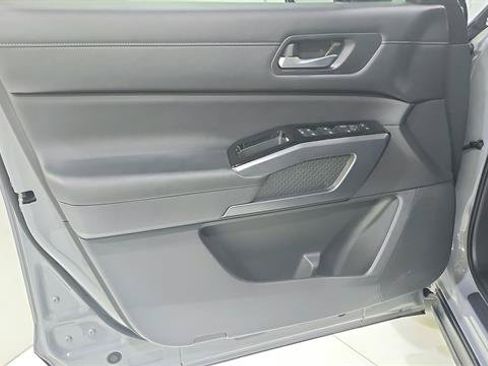 Certified 2023 Nissan Pathfinder SL w/ Black Appearance Package FWD image 21