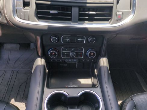 Used 2022 Chevrolet Suburban High Country AWD/4WD image 22