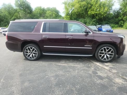 Used 2017 GMC Yukon XL Denali w/ Open Road Package AWD/4WD image 4