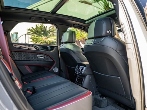Used 2023 Bentley Bentayga Speed image 20