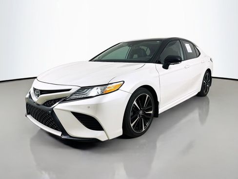 Used 2020 Toyota Camry XSE FWD image 1