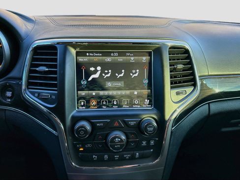 Used 2018 Jeep Grand Cherokee Overland AWD/4WD image 28