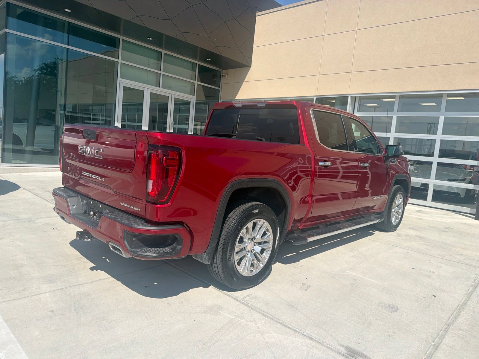 Used 2022 GMC Sierra 1500 Denali w/ Driver Alert Package II AWD/4WD image 5