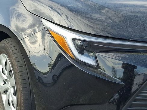 Used 2025 Toyota Corolla LE image 7