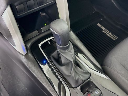 Used 2025 Toyota Corolla Cross LE w/ Moonroof Package image 17