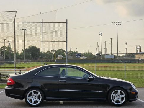 Used 2009 Mercedes-Benz CLK 350 Coupe image 4