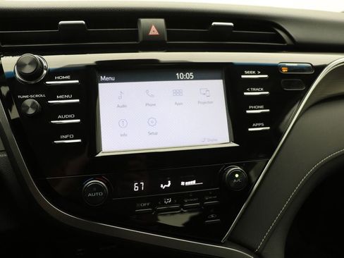 Used 2018 Toyota Camry LE image 22