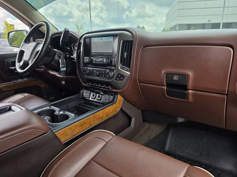 Used 2015 Chevrolet Silverado 1500 High Country w/ High Country Premium Package AWD/4WD image 31