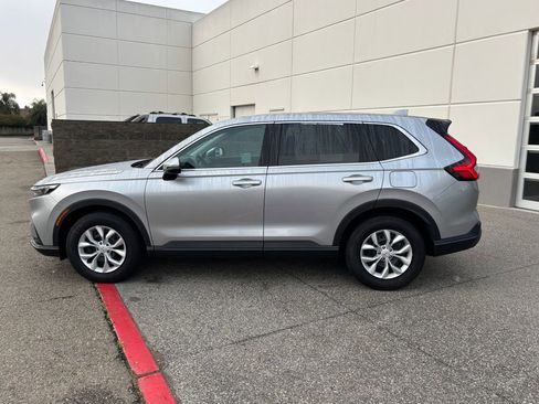 Used 2025 Honda CR-V LX image 8