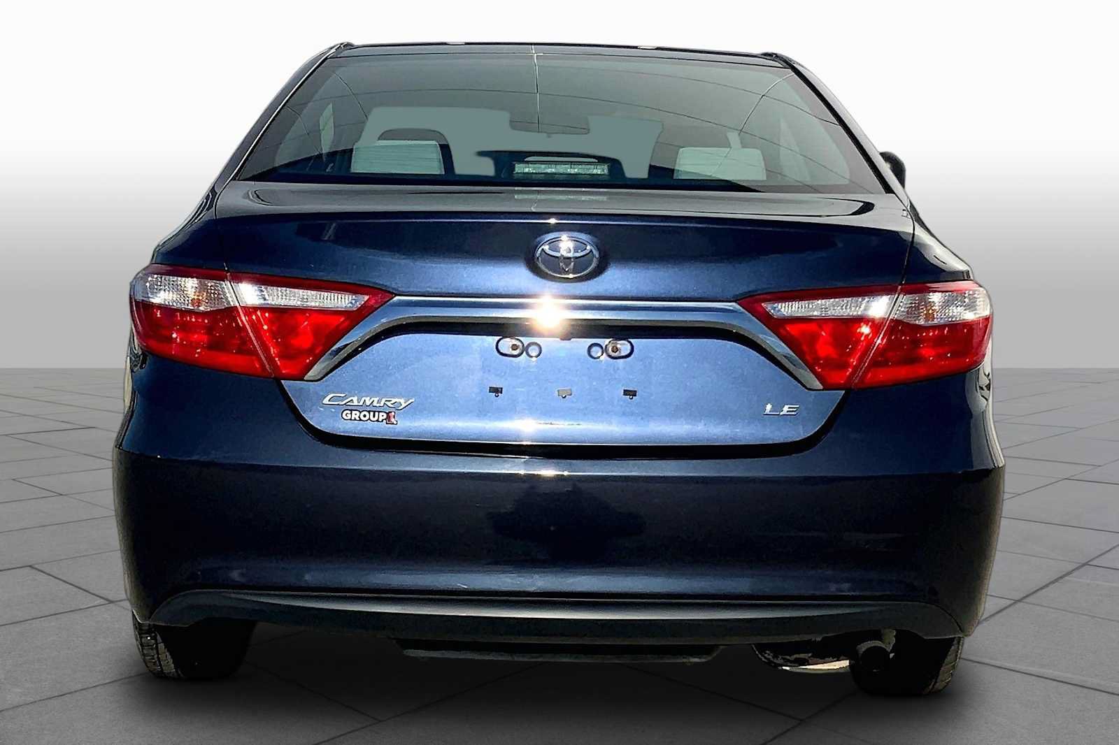 Used 2015 Toyota Camry LE FWD image 3
