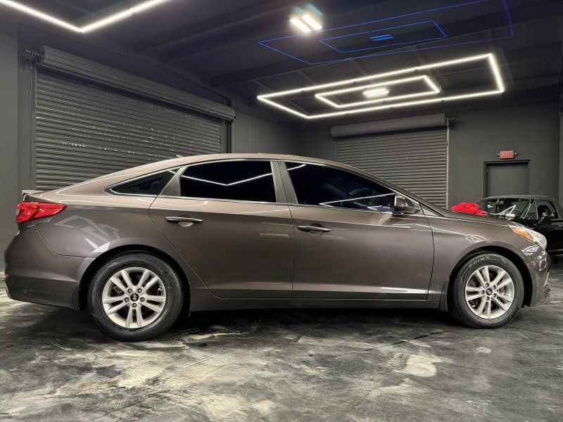 Used 2017 Hyundai Sonata SE FWD image 4