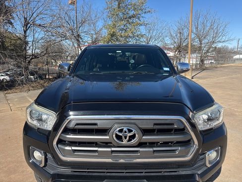 Used 2016 Toyota Tacoma Limited image 2