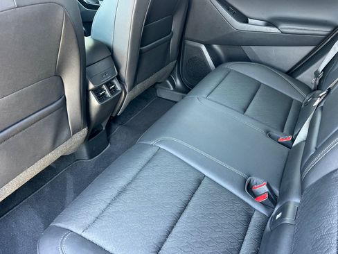 Used 2025 Chevrolet Equinox LT w/ Convenience Package II AWD/4WD image 9