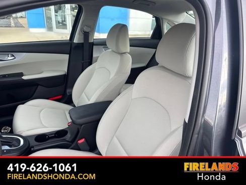Used 2023 Kia Forte LXS w/ LXS Technology Package FWD image 15
