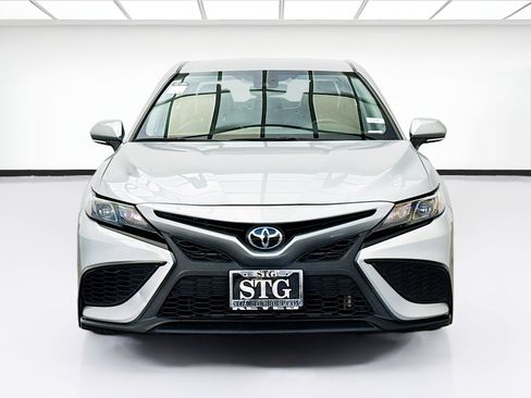 Used 2022 Toyota Camry SE FWD image 2