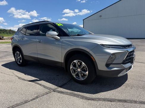Used 2024 Chevrolet Blazer LT AWD/4WD image 3