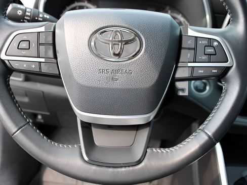 Certified 2025 Toyota Highlander XLE AWD/4WD image 14
