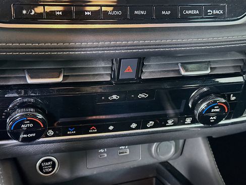 Used 2023 Nissan Rogue SL w/ SL Premium Package image 23