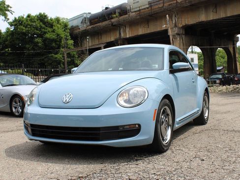 Used 2013 Volkswagen Beetle 2.5 FWD image 3