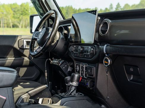 Used 2021 Jeep Wrangler Unlimited Sahara AWD/4WD image 12