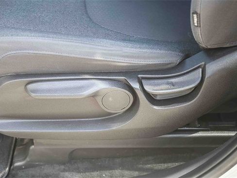 Certified 2022 Kia Carnival LX image 23