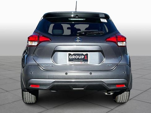 Used 2020 Nissan Kicks SR image 4