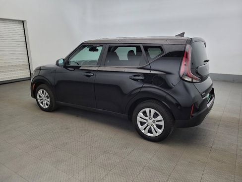 Used 2023 Kia Soul LX FWD image 3