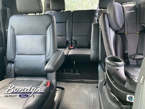 Used 2022 Chevrolet Suburban Z71 w/ Luxury Package AWD/4WD image 5