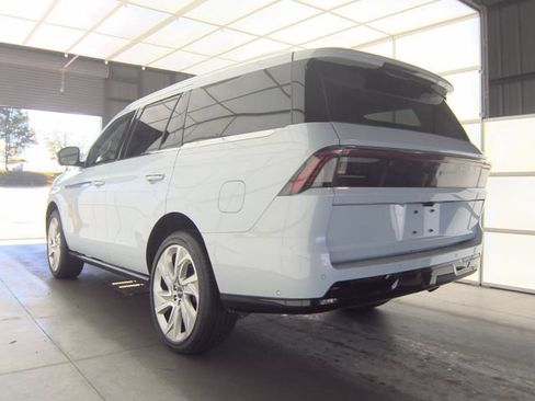 Used 2025 Lincoln Navigator Reserve AWD/4WD image 20