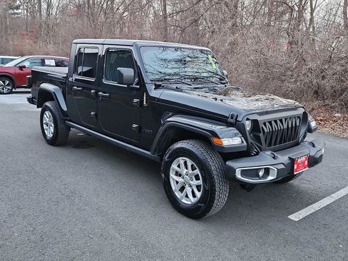 Used 2023 Jeep Gladiator Sport image 3