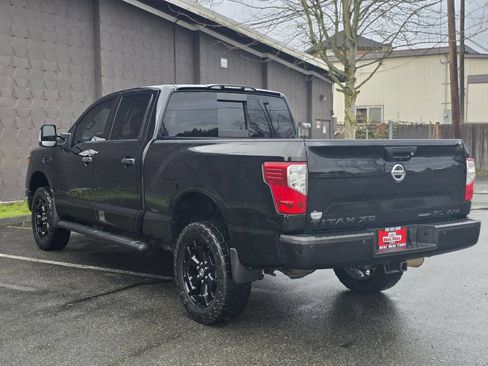Used 2018 Nissan Titan SL w/ Midnight Edition image 4