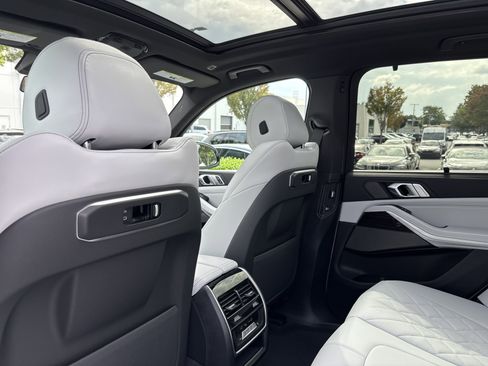 Used 2026 BMW X5 xDrive40i w/ M Sport Package image 34