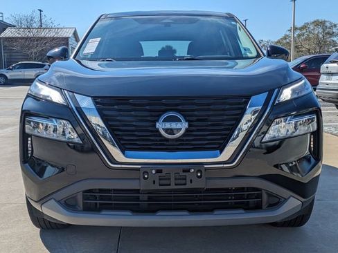 Used 2023 Nissan Rogue SV image 3